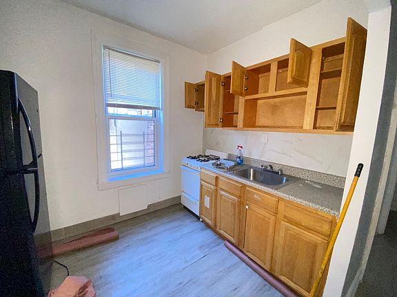 4th image of 6423 11th Ave #2B
