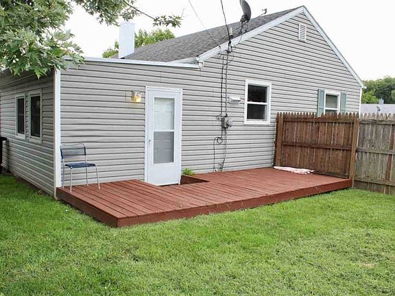 4th image of 1306 Sunset Dr