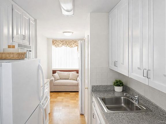 3rd image of 650 Shore Road #1S