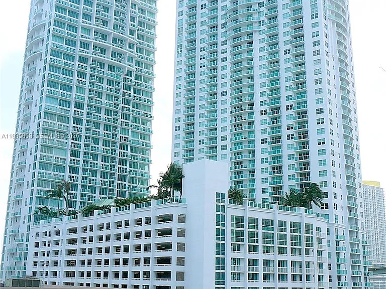 45 SE 5th St #1517 — Photo 9