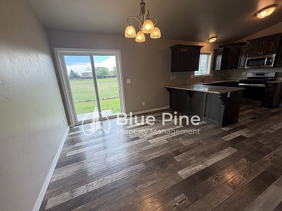 3rd image of 959 Preston Dr