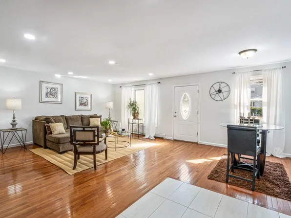 15 Iroquois Avenue, Selden, NY 11784