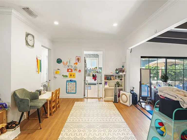 2358 Snowden Ave — Photo 5