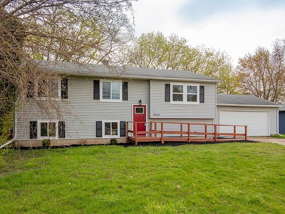 2nd image of 3004 Nichols Rd
