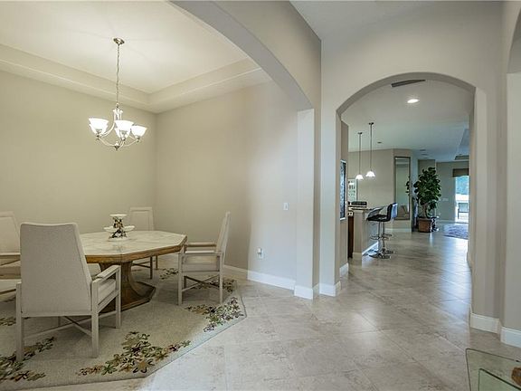 5th image of 2802 Devonoak Blvd