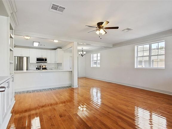 2nd image of 9542 Palm St
