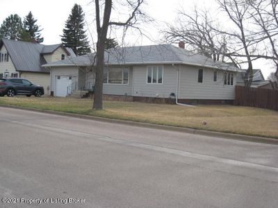 306 2nd Ave SE, Bowman, ND, 58623