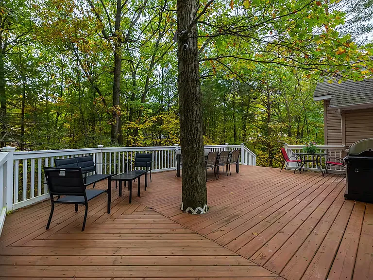 9945 Riverview Rd — Photo 23