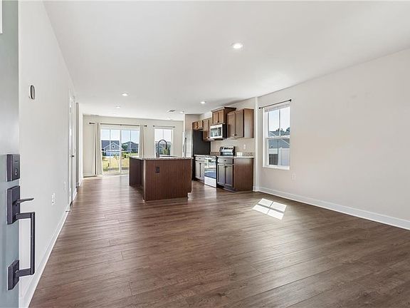 5th image of 96 Pleasants Ln