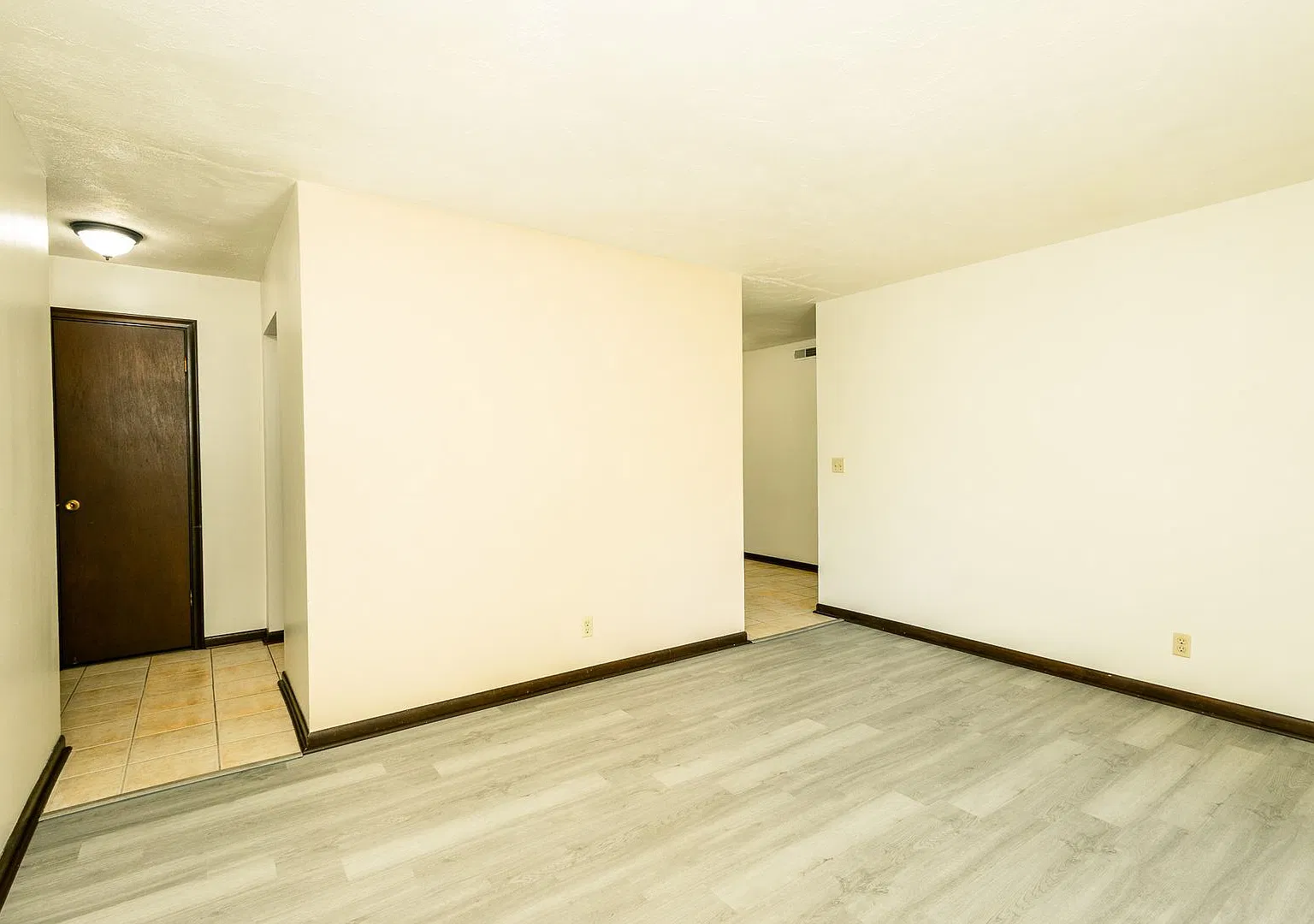 6917 Military Ave — Photo 4