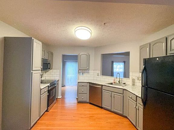 2nd image of 9824 Royal Commerce Pl