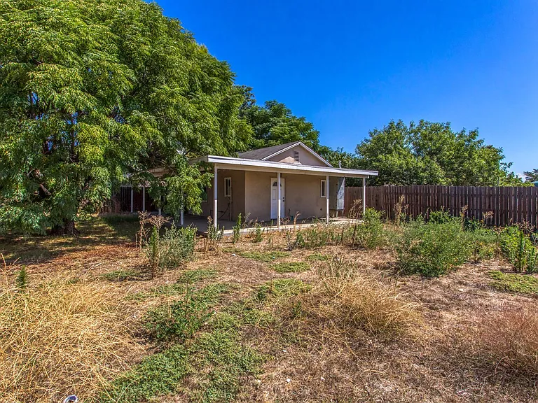 14993 Yucca Ave — Photo 2