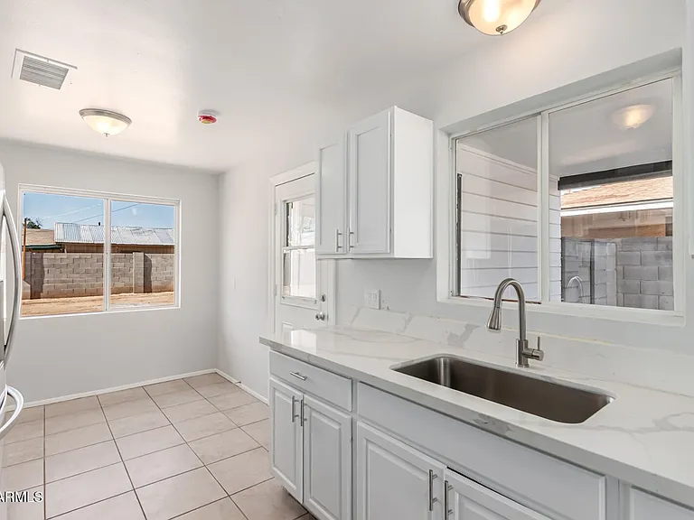 1238 E Vine Ave — Photo 10