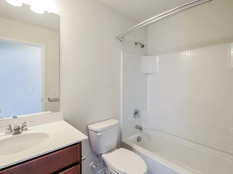1449 Vernon Dr — Photo 15