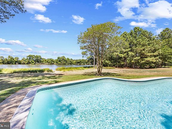 3rd image of 130 Tanners Point Dr