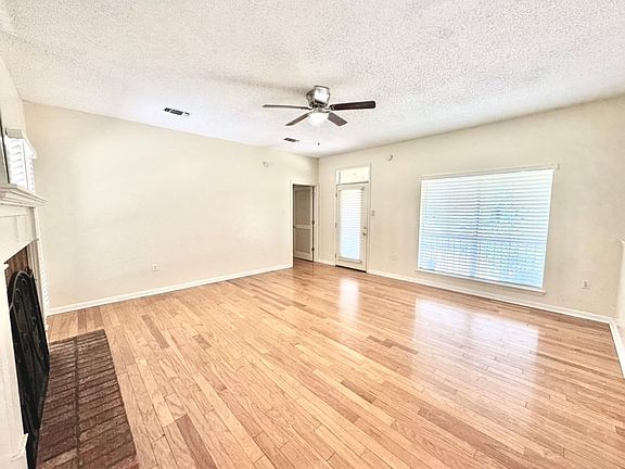 3rd image of 4274 Stumberg Ln