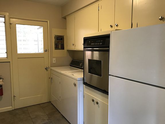 4th image of 345 SE 31st Ave #345