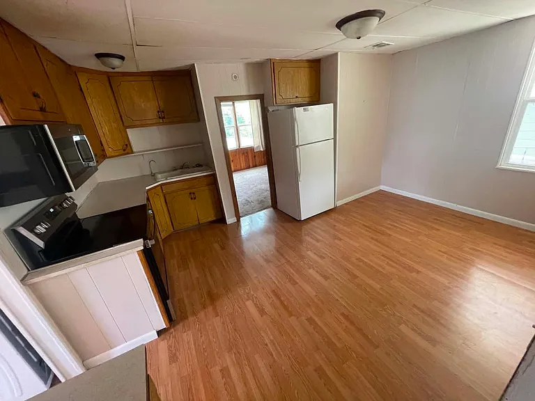 1215 E 3rd Ave — Photo 5