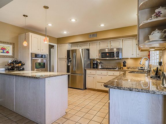 3rd image of 20411 N Meadowood Dr