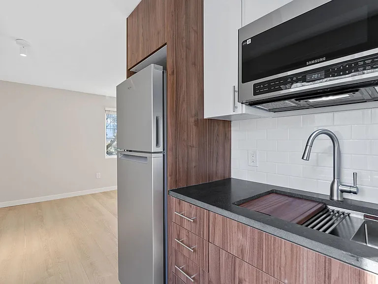 McKinnley Apartments - Luxury Studios! — Photo 24