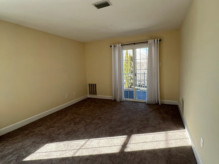 781 Reading Ct — Photo 16
