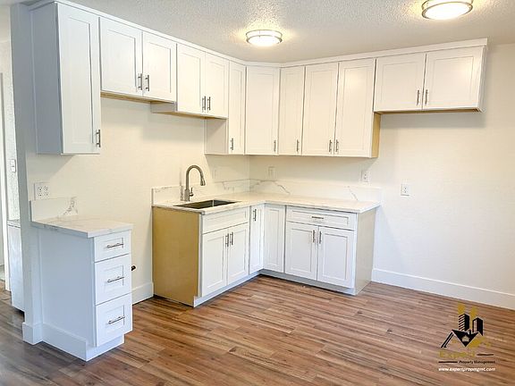 2nd image of 2319 Empress St #4