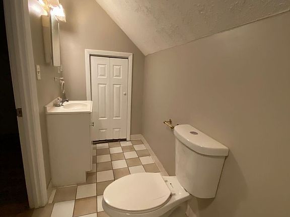 3rd image of 13 Monmouth St #2