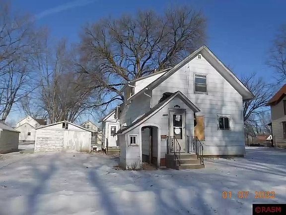 2nd image of 1015 2nd Ave S