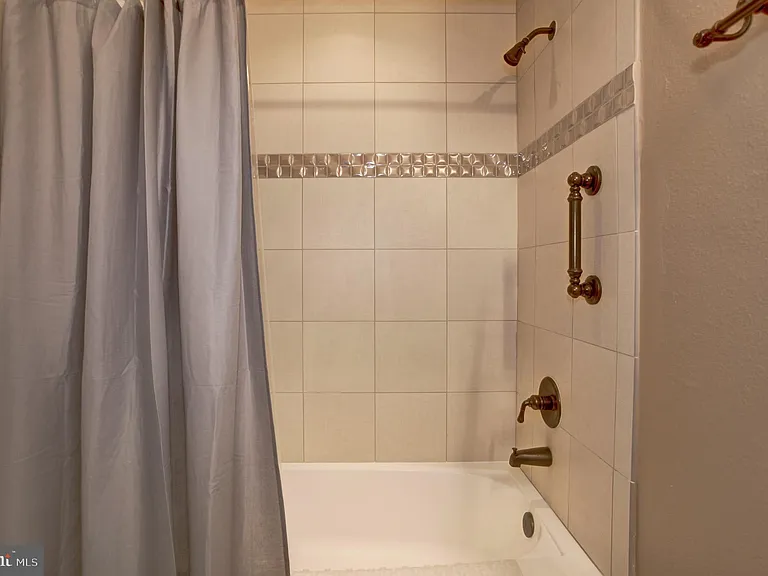12852 Fair Briar Ln — Photo 20