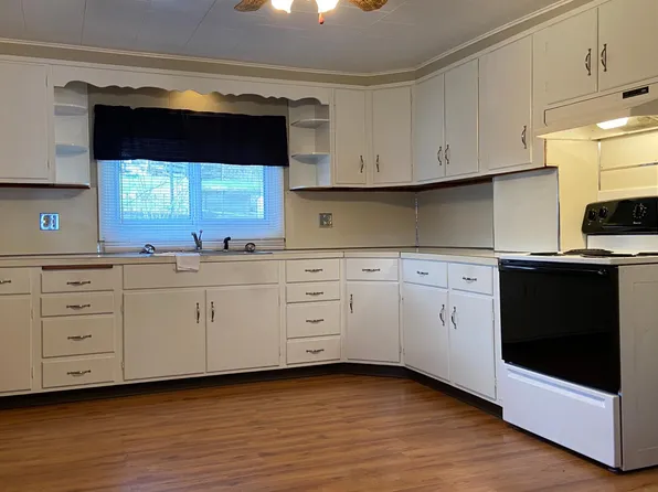 240 E Holland St, Summit Hill, PA 18250