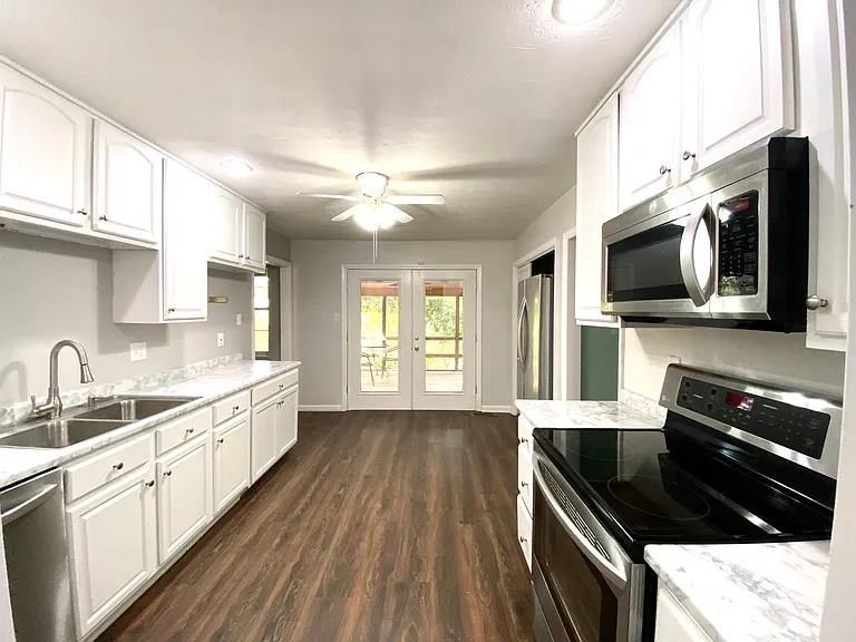 817 Tree Trunk Rd — Photo 2