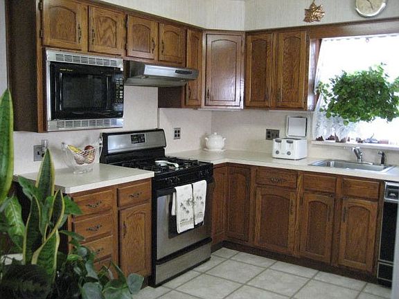 Kitchen w/new appliances