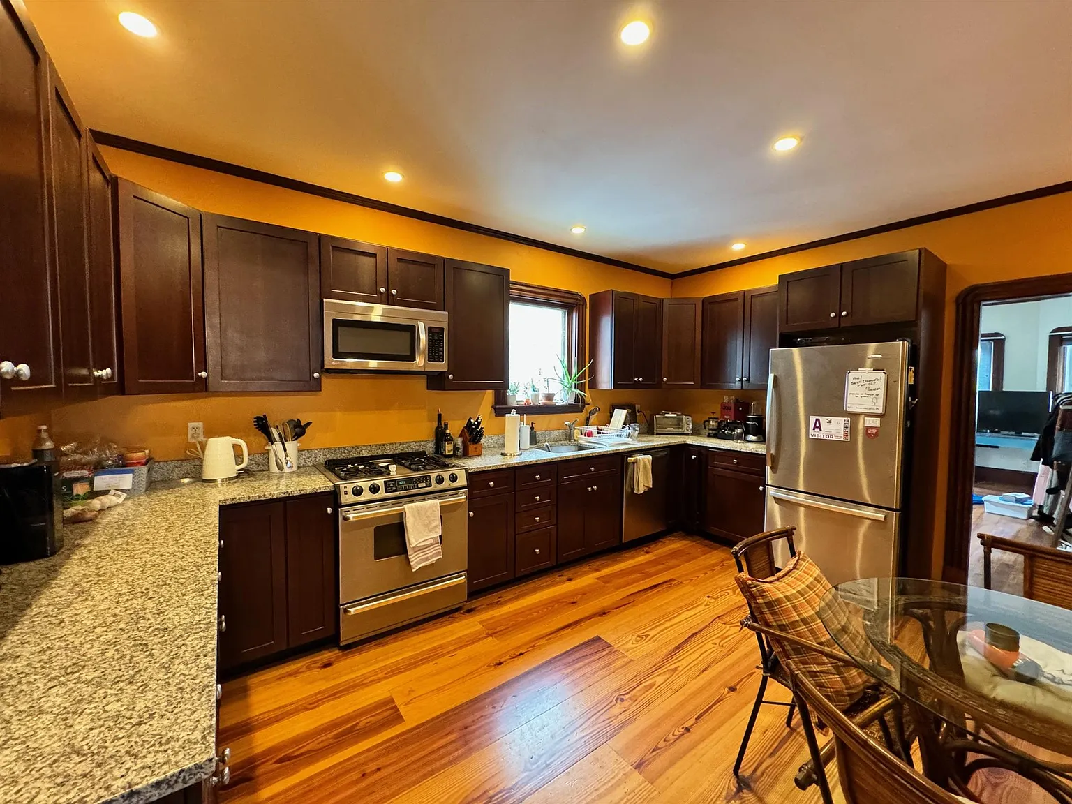 3 bed, 1.5 bath, 9999 sqft, $3,700 — Photo 1