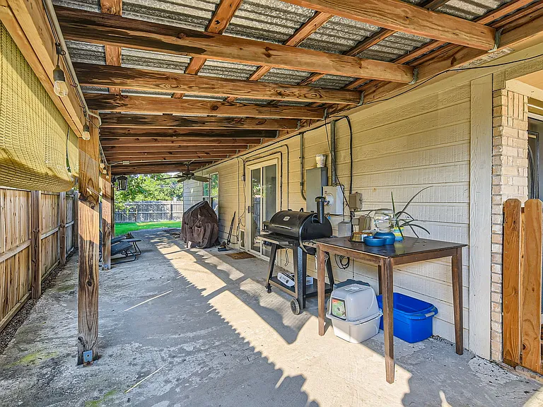 134 Bellair Dr — Photo 18