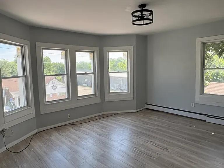 208 Main St #F — Photo 2