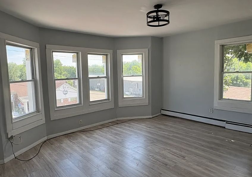 2nd image of 208 Main St #F