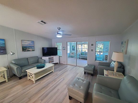 Large main living room with comfortable seating for 4