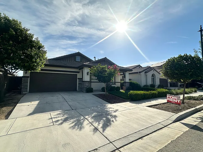 1620 W Porter Ave — Photo 1
