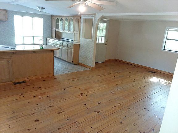 3rd image of 10372 Paradise Cir