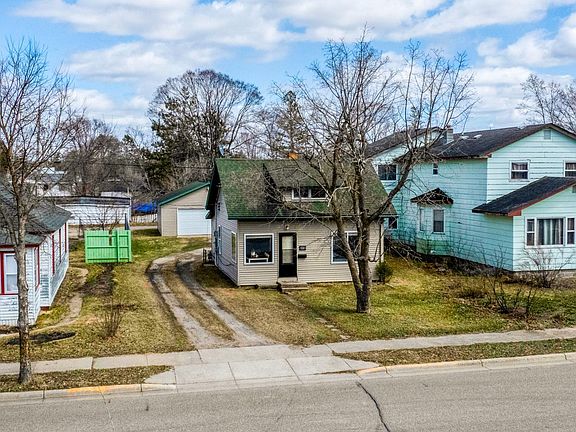 3rd image of 414 Scott Ave SE