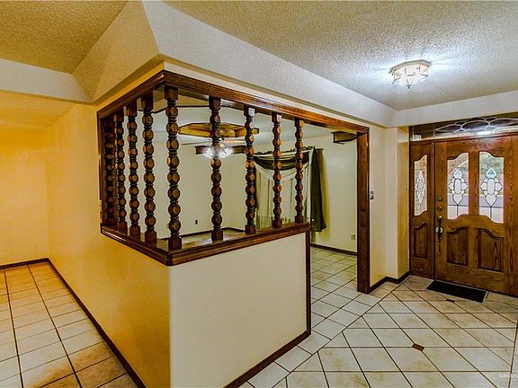 4th image of 210 W Sugarcane Dr
