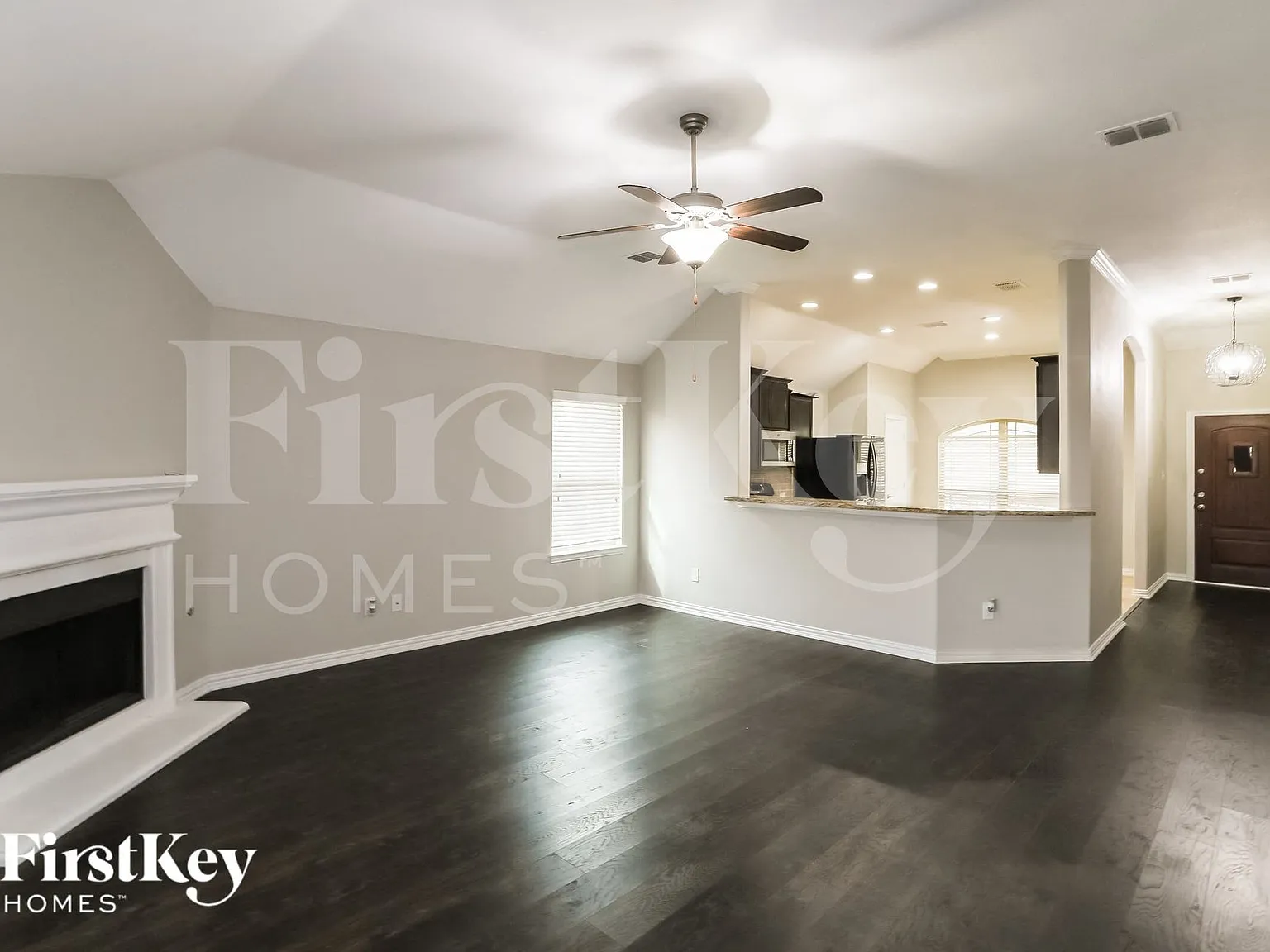 3 bed, 2.0 bath, 1549 sqft, $2,160 — Photo 3