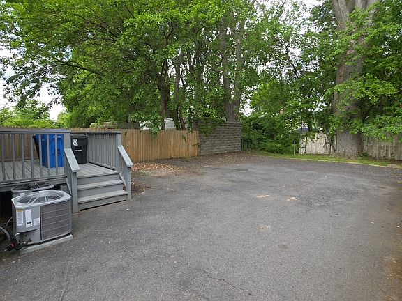 5th image of 8 Glenwood St #101