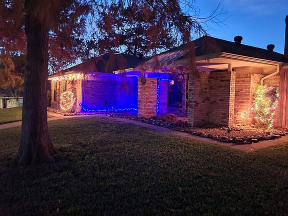 2nd image of 335 Meadowlark Ln