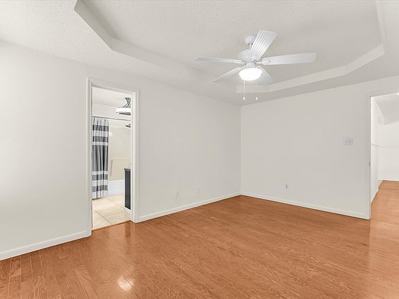 3rd image of 4626 Lexington St