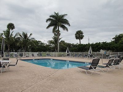 3rd image of 673 W Palm Aire Dr
