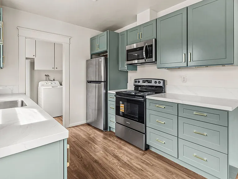 915 Civic Center Dr — Photo 4