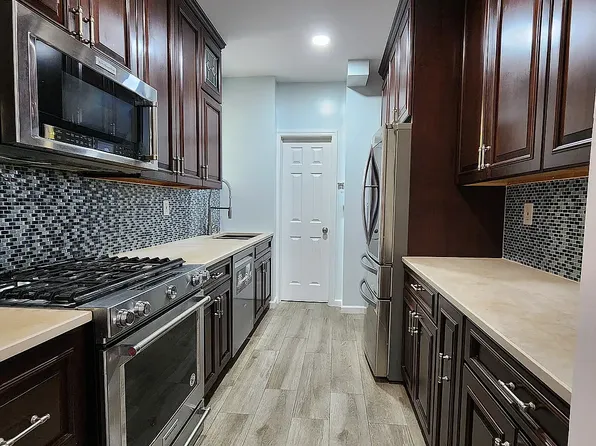 317 E 201st St APT 1, Bronx, NY 10458