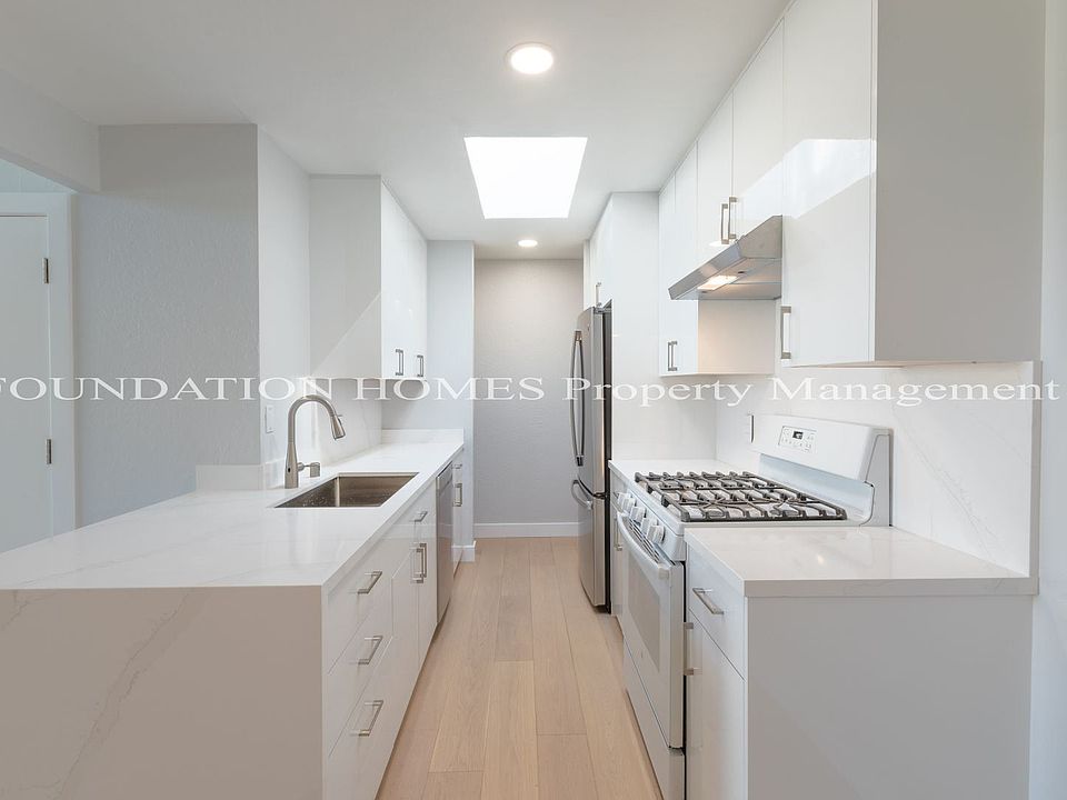 1st image of 306 Larkspur Plaza Dr