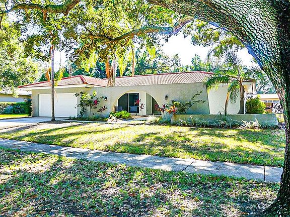 4th image of 2677 Clubhouse Dr N